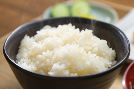 服に付いた墨汁の落とし方「ご飯粒」を使う