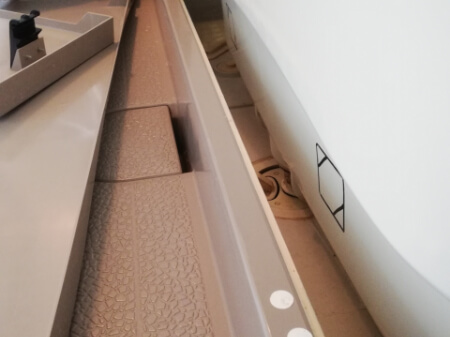 浴槽下の掃除をプロに依頼した方がいい場合