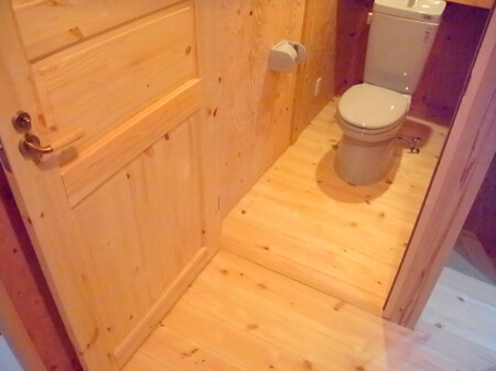 床材に合わせたトイレの床掃除