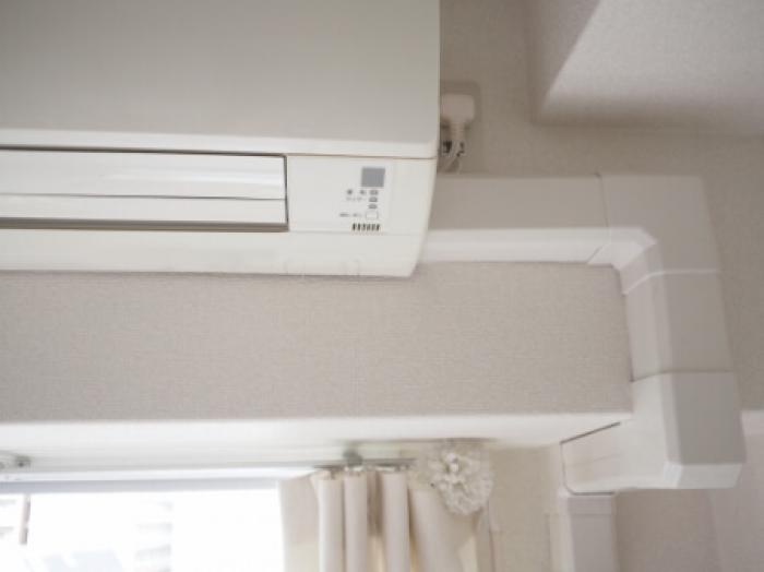 エアコンダクトは必要？エアコンダクトをDIYで設置する方法や業者に依頼する費用相場
