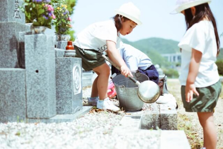 お墓を掃除する基本的な手順