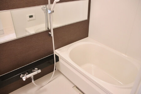 業者にシャワーヘッド交換を依頼する費用相場