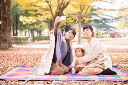 スマートフォンを活用して自撮りするコツ