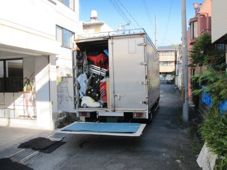 【トラックで不用品】2トントラック積み放題の料金相場