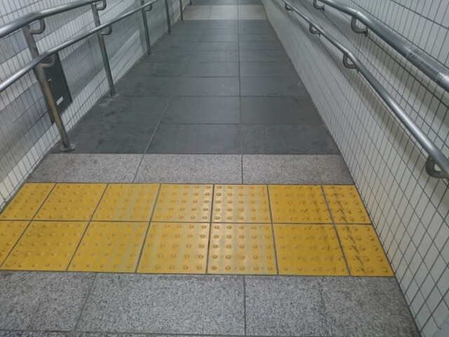【物理的バリアフリー】街や建物の物理的なバリアフリー