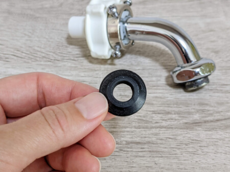 蛇口付近からの水漏れ修理