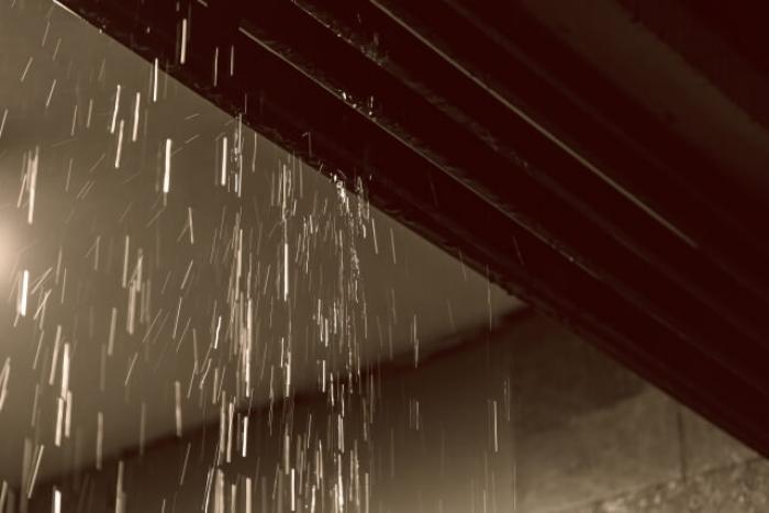 雨漏りしたら応急処置しよう!雨漏りしやすい箇所や応急処置する方法まで紹介