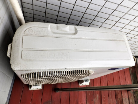 室外機を掃除する
