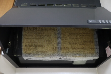 レンジフードや換気扇がギトギトに汚れる原因は?