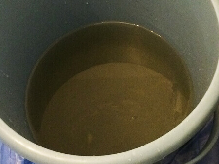 汚れた水がたまる
