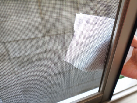 網戸の掃除方法を知ったら網戸のたわみを直す方法を知ろう!