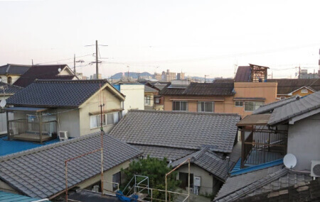 瓦屋根にするデメリットは災害時の危険性