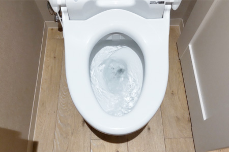 トイレが水浸しになる