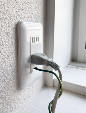 感電を防ぐためにアース線を取り付ける
