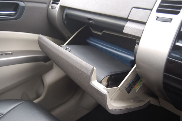 車の臭いはカーエアコンのクリーニングしよう