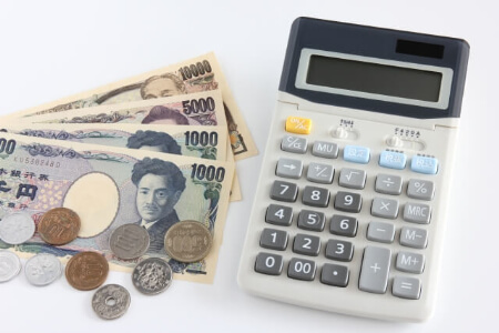 窓ガラスフィルムを貼る料金相場はいくら?