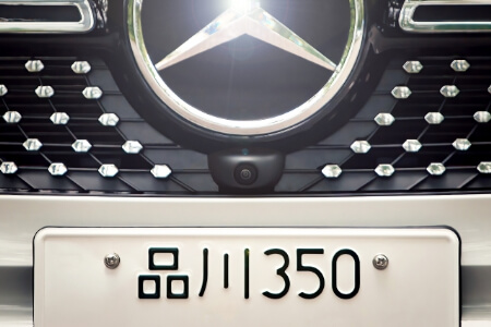 車のエンブレムがくすんでいる時の掃除方法