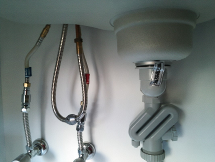 【質の高い排水管洗浄】排水管内を高圧洗浄機で洗浄しでつまりの原因を解消します！のサービス写真3