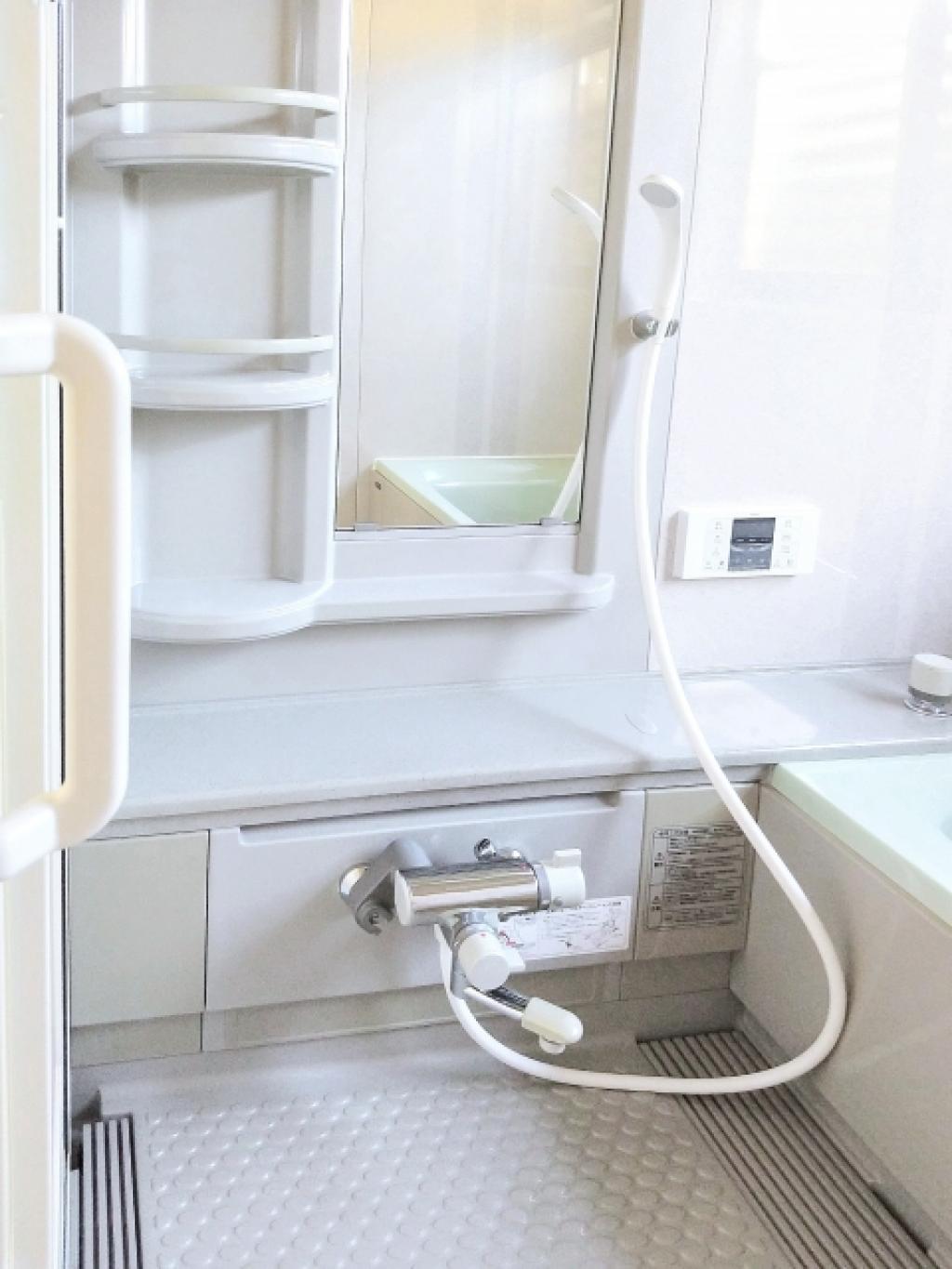 お風呂掃除(浴室)クリーニングのサービス写真 お風呂掃除(浴室)クリーニングのサービス写真