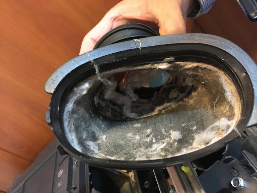 大好評！！高圧洗浄で黒カビの嫌な匂いのする（縦型洗濯槽）洗濯機も新品に蘇ります。のサービス写真2