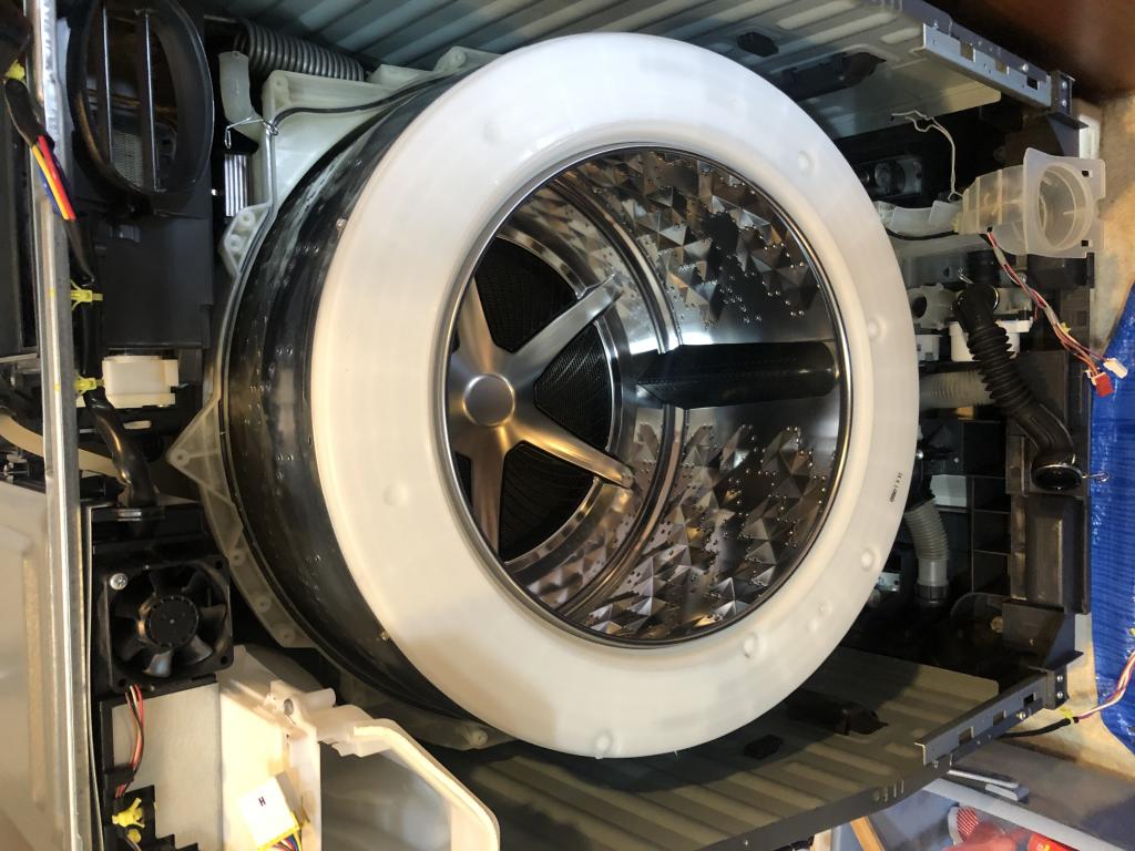 大好評！！高圧洗浄で黒カビの嫌な匂いのする（縦型洗濯槽）洗濯機も新品に蘇ります。のサービス写真3