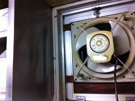 レンジフード（換気扇）クリーニング（プロペラ型）のサービス写真