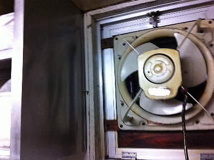 レンジフード（換気扇）クリーニング（プロペラ型）のサービス写真