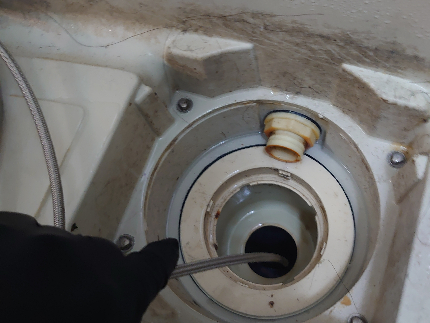 水の流れが悪いのは排水管が原因かも？排水管汚れ悪臭の原因を排水管高圧洗浄で解決！のサービス写真2