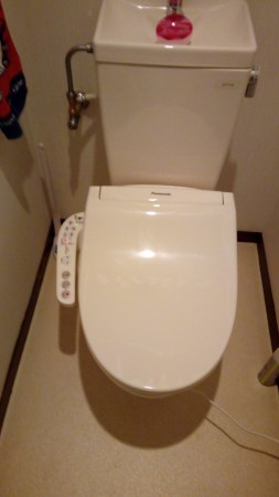 ウォシュレット(温水洗浄便座)取り付けのサービス写真 ウォシュレット(温水洗浄便座)取り付けのサービス写真