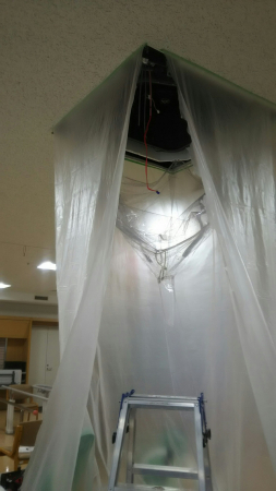 事務所・店舗・クリニック☆全機種メーカ業務用エアコン(天井カセット型)洗浄作業のサービス写真2