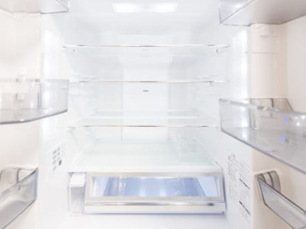 【愛知県全域対応◎】手の届かないところまでしっかりキレイに！【冷蔵庫の清掃】のサービス写真1