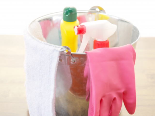 女性担当!!なかなかやらない冷凍庫の掃除もお任せくださ‼見積額以外は一切頂きませんのサービス写真2