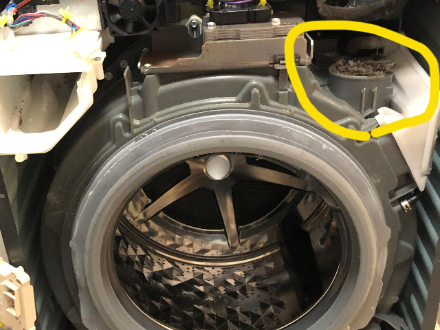 大好評！！嫌な匂いのするドラム型洗濯機のクリーニングはお任せ下さい。超お得価格！のサービス写真2