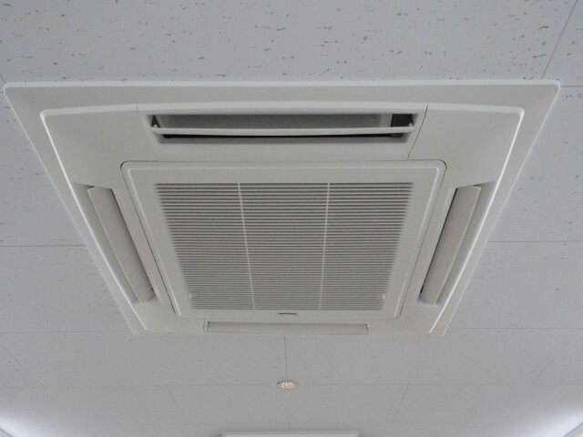 エアコンクリーニング（天井埋込型）のサービス写真