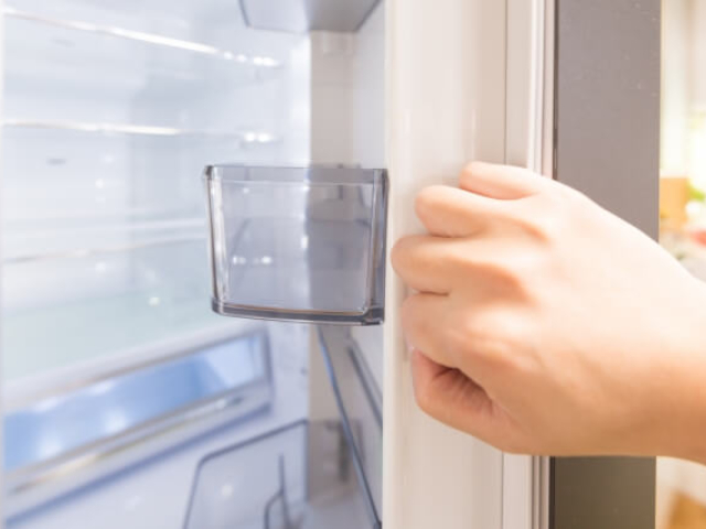 普段掃除しない場所もお任せ！仕上がり重視・丁寧作業！おうちの冷蔵庫をピカピカに！のサービス写真1