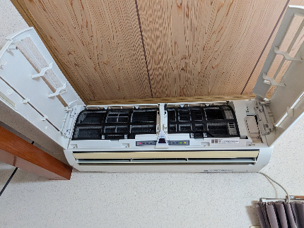 家庭用壁掛けエアコン クリーニングのサービス写真3