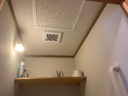 トイレ換気扇の交換・取り付けのサービス写真