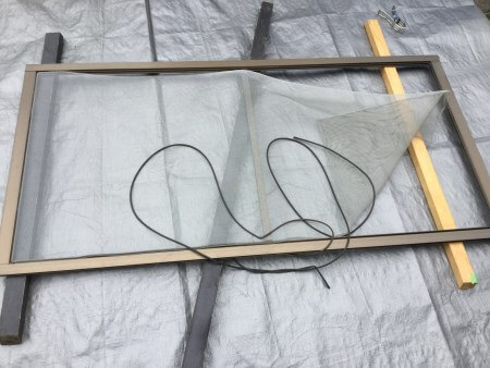 破れた網戸張り替えませんか？網は虫が入りずらい24メッシュを使用☆ベテラン職人のサービス写真2