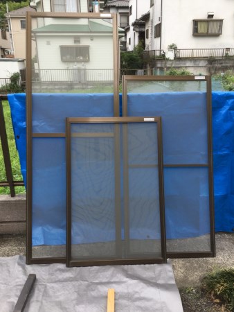 破れた網戸張り替えませんか？網は虫が入りずらい24メッシュを使用☆ベテラン職人のサービス写真4