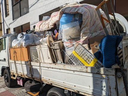 不用品回収・粗大ゴミ処分(2トントラック)のサービス写真 不用品回収・粗大ゴミ処分(2トントラック)のサービス写真