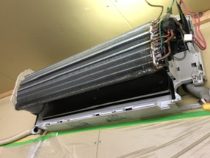 電気工事士 日本エアコンクリーニング協会会員が作業終了まで責任を持って対応しますのサービス写真3