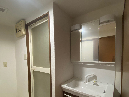 洗面所の交換を低コストで高品質な施工をお届け致します。安心の補償付き！のサービス写真2