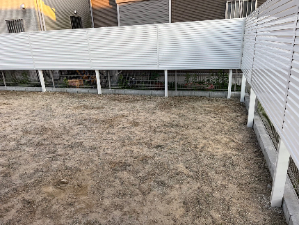根元からしっかりと草むしり!迅速丁寧な対応をします!のサービス写真3