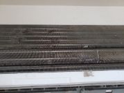 エアコンの分解洗浄！中はカビと埃でいっぱいです！今なら抗菌スプレーをサービス中！のサービスサムネイル写真1