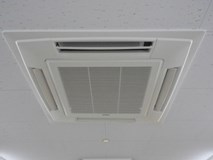 大人気のエアコンクリーニング (天井埋込)なら当店にお任せ下さい!【損害保険加入店鋪】のサービスサムネイル写真1