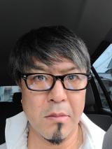 窓周辺を洗浄します！ガラス両面掃除、サッシ清掃、網戸清掃対応しております！